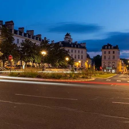 Отель De Gramont По