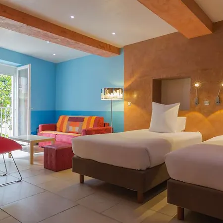 Отель De Gramont По