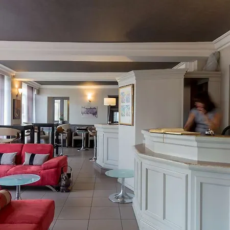 Отель De Gramont По