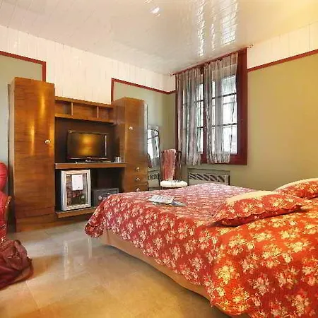 Hotel De Gramont 4*